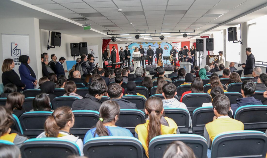Van Büyükşehir Belediyesi, 'Büyükşehir Belediyesi Konservatuarı Öğrencilerle Buluşuyor' projesi kapsamında