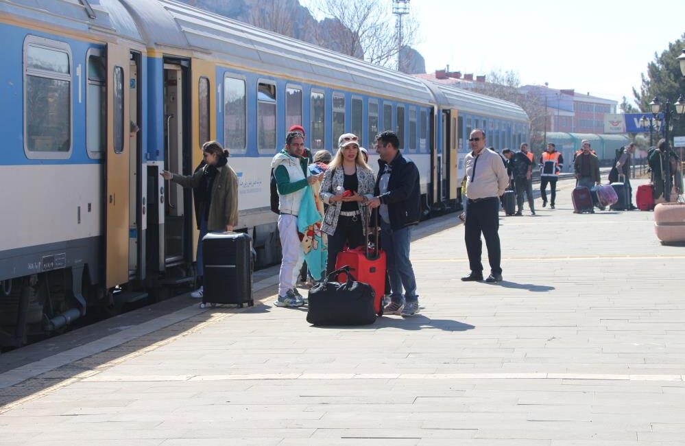 Ülkelerindeki 13 günlük Nevruz tatilini Türkiye'de geçirmek isteyen İranlı turistler,