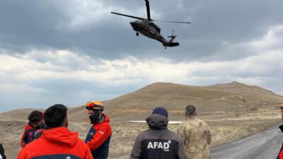 Van’ın Gevaş ilçesindeki Artos Dağı’nda zirveden dönerken düşerek yaralanan dağcı,