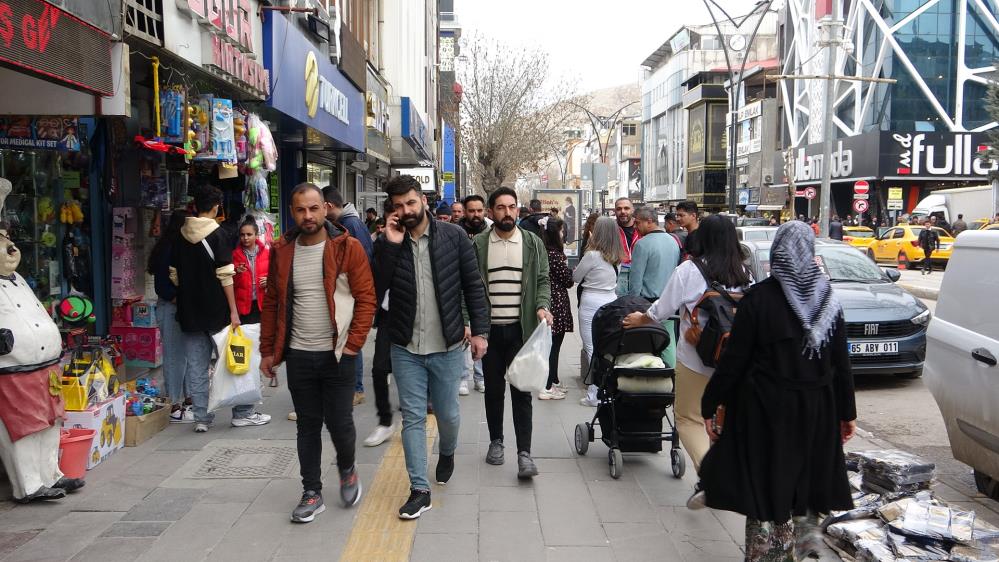 Her yıl 13 günlük nevruz tatili için Van'a gelen İranlı