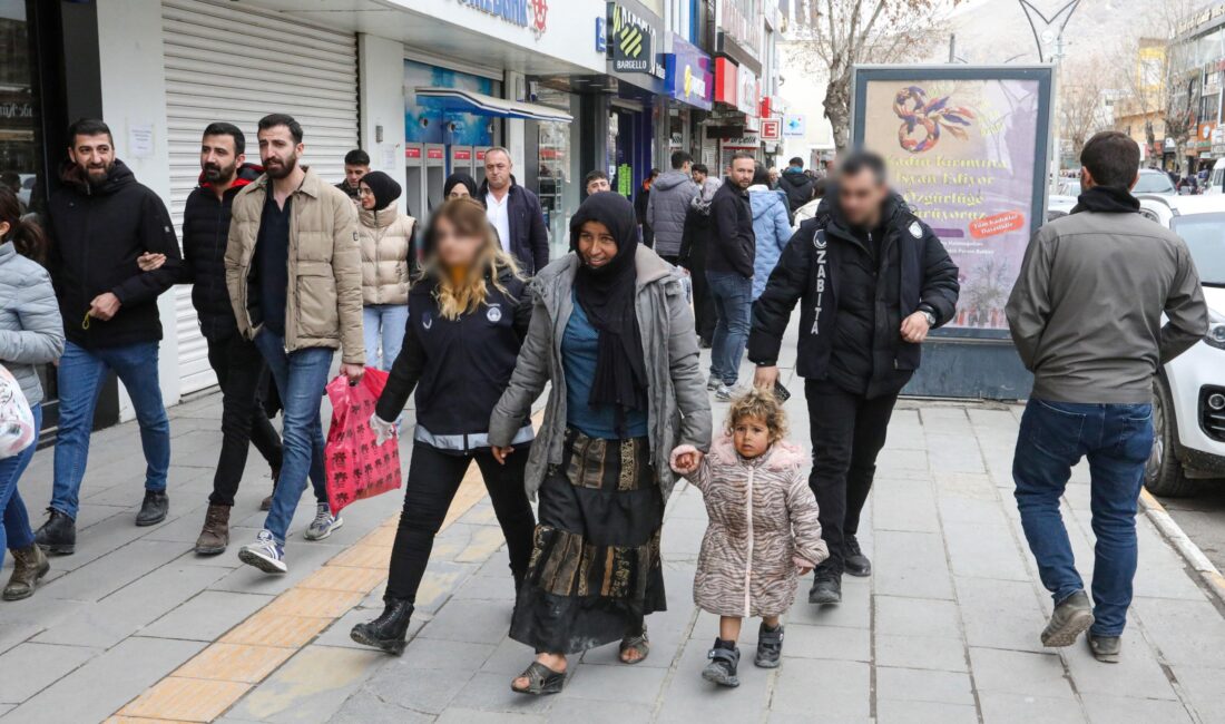 Van Büyükşehir Belediyesi zabıtası kent genelinde sayıları artan dilencilere yönelik