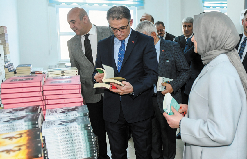 Van Valisi Ozan Balcı tarafından başlatılan Kitap Van Projesiyle kente