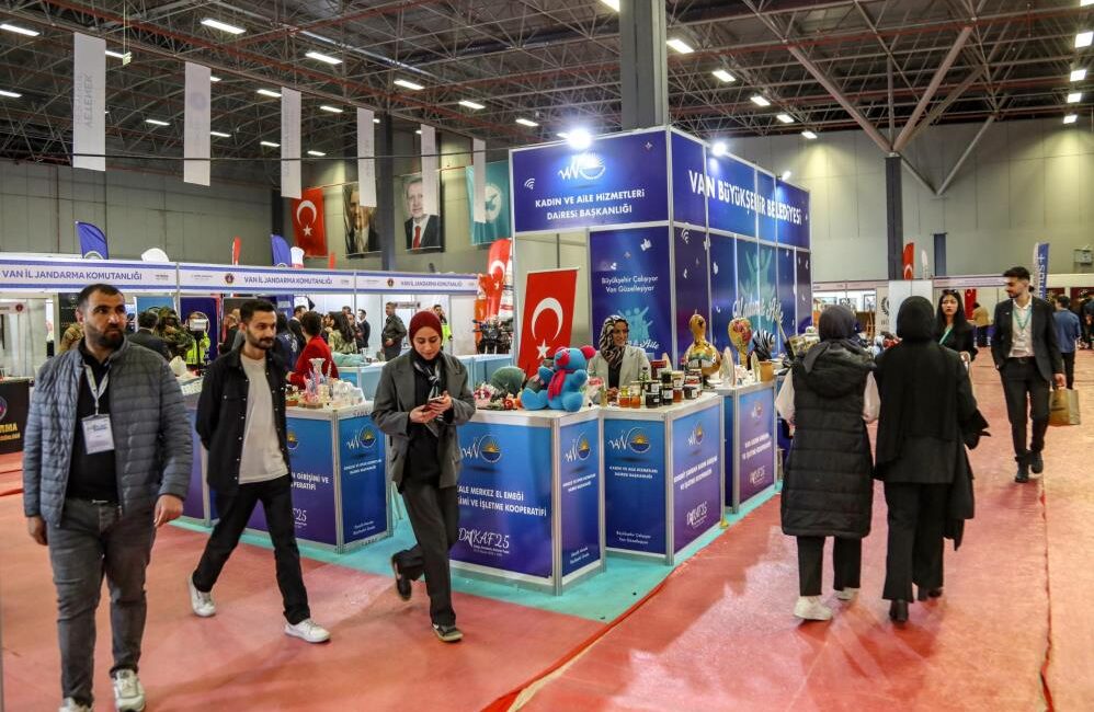 Van Büyükşehir Belediyesi, Doğu Anadolu Kariyer Fuarı’ndaki yerini aldı. Van