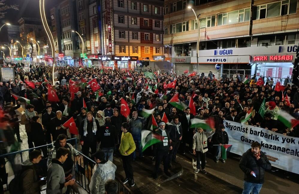 Van'da İsrail'in Gazze'ye yönelik saldırılarına tepki göstermek amacıyla "Siyonizme Karşı