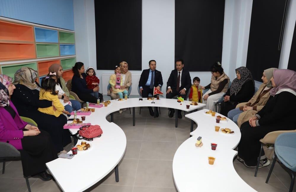 Van'ın Muradiye ilçesinde "Değerler ve Üreten Aileler Kütüphanede Buluşuyor" sloganıyla