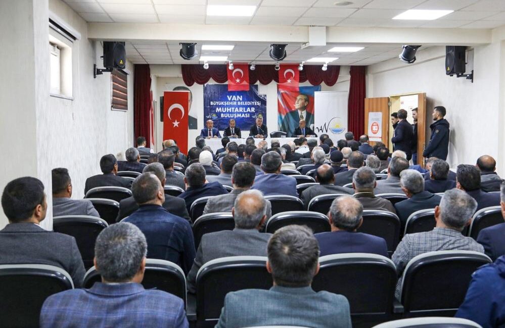 Van Büyükşehir Belediyesi, mahallelerin sorunlarını yerinde çözmek için başlattığı muhtar