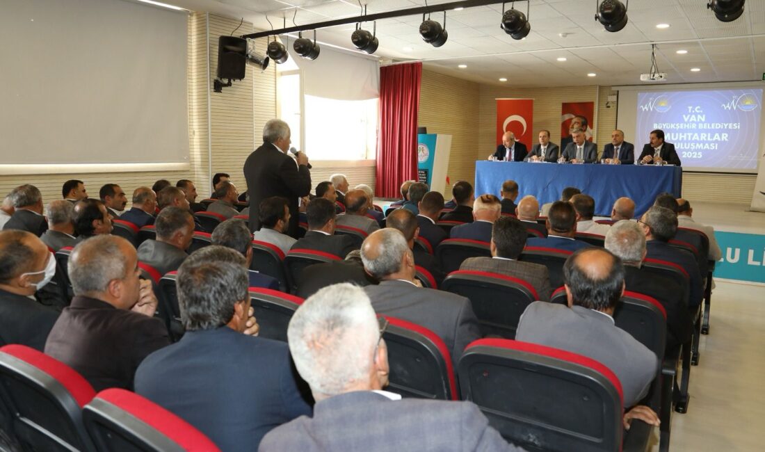 Van Büyükşehir Belediyesi, mahalle muhtarları toplantısını Gürpınar ve Gevaş ilçelerinde