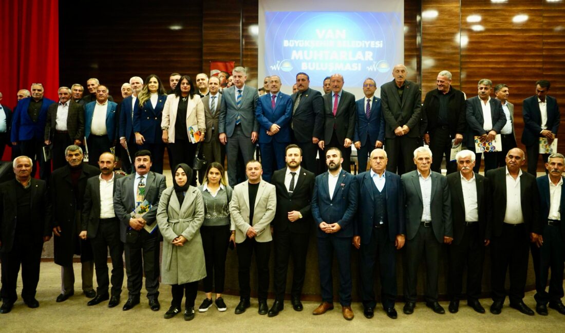 Van Büyükşehir Belediyesi mahalle muhtarları toplantısının ilkini Edremit'te gerçekleştirdi. Toplantıda