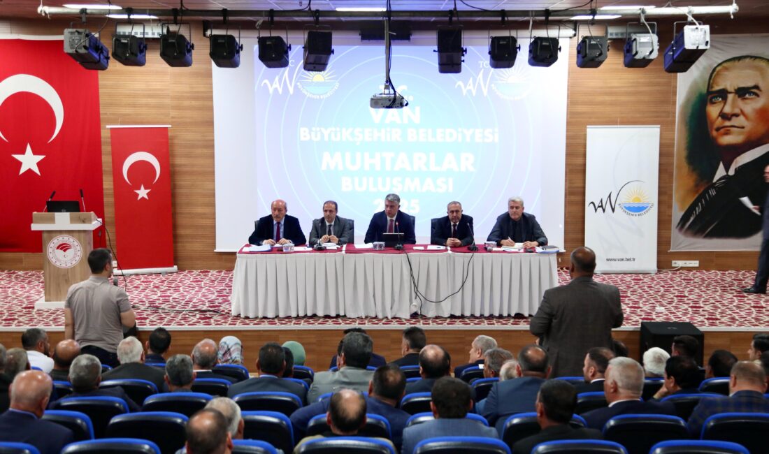 Van Büyükşehir Belediyesi mahalle muhtarları toplantısının 5'incisini Tuşba ilçesinde gerçekleştirdi.