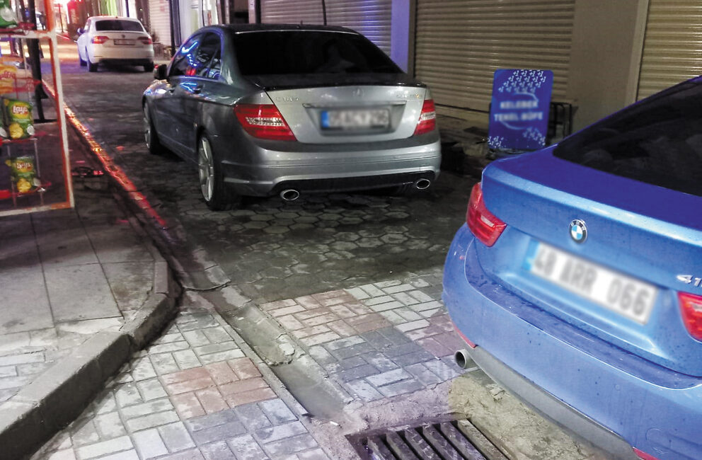 Van'ın İpekyolu ilçesine bağlı Nurbaba Sokağı'nda gelişi güzel park ve