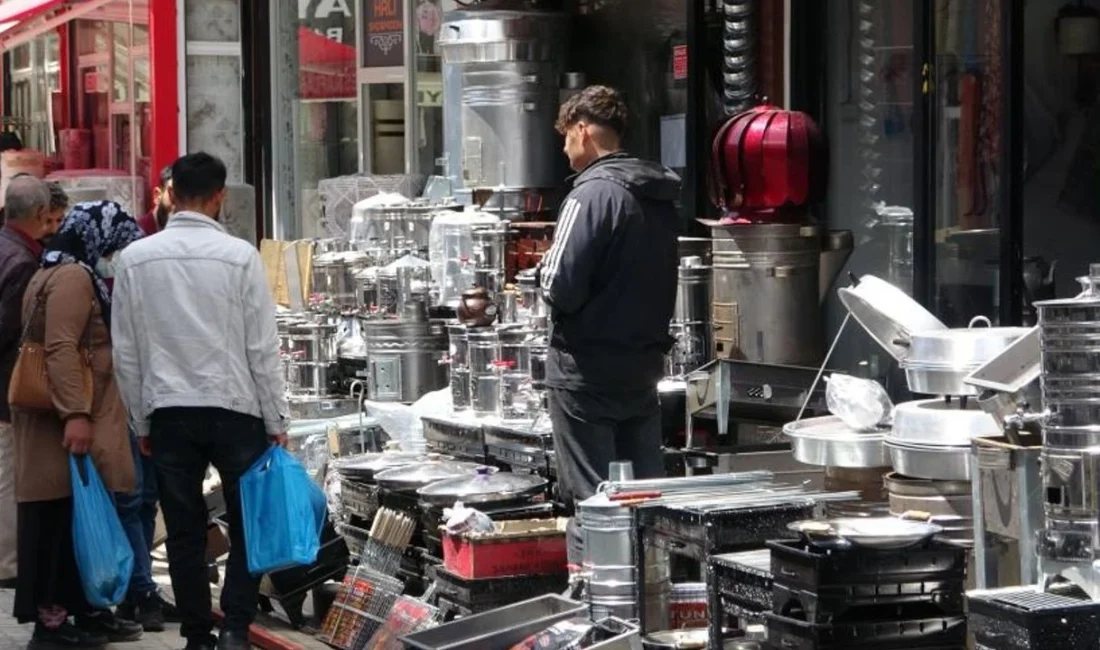 Van'da havaların ısınmasıyla birlikte vatandaşlar piknik ve mesire alanlarına akın