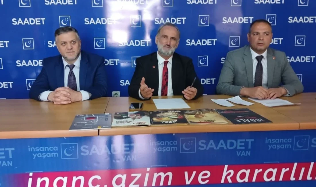 Van’da gazetecilere açıklamalarda bulunan Saadet Partisi Genel Kurul İdaresi Üyesi
