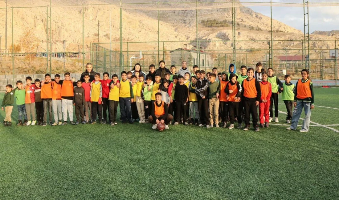 Van Büyükşehir Belediyesi'nin kadın ve çocuklara, el sanatları, okuma-yazma ve