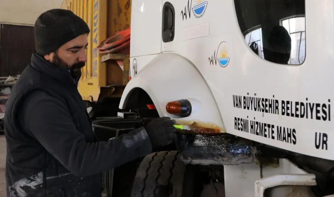 Van Büyükşehir Belediyesi, kent genelindeki hizmetlerin aksamaması amacıyla iş makineleri