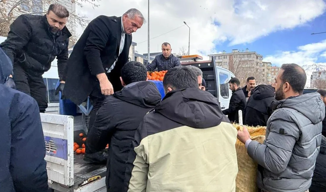 Van Büyükşehir Belediyesi Zabıta Dairesi Başkanlığı ekipleri, kent merkezinde kamuya