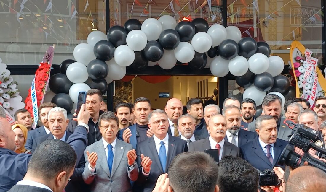 Türkiye’nin önde gelen giyim markalarından Paulmark, Van’daki üçüncü şubesini Sanat