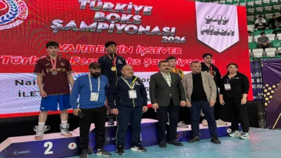 Van'da boks sporunun gelişimine önemli katkılar sunan Ayhan Öz, yetiştirdiği