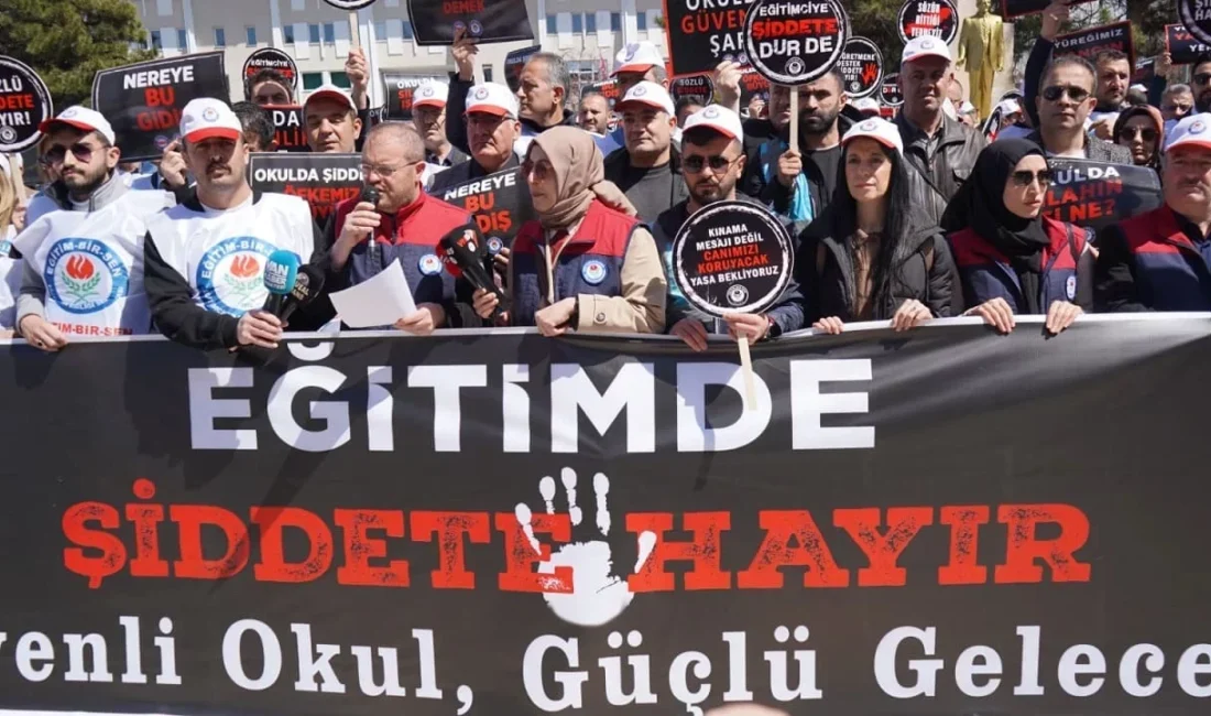 Eğitim-Bir-Sen, okullarda artan şiddet olaylarına tepki göstermek amacıyla ülke genelinde