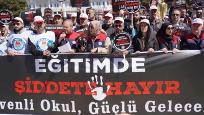 Eğitim-Bir-Sen, okullarda artan şiddet olaylarına tepki göstermek amacıyla ülke genelinde