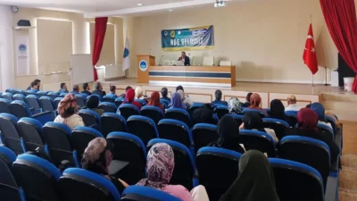 Van Yüzüncü Yıl Üniversitesi İlahiyat Fakültesi tarafından düzenlenen ‘Çarşamba Seminerleri’