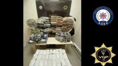 Van İl Emniyet Müdürlüğü ekipleri tarafından Çaldıran ilçesinde gerçekleştirilen yol