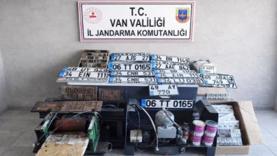 Van’da jandarma ekipleri tarafından düzenlenen operasyonda sahte plaka basımı ve