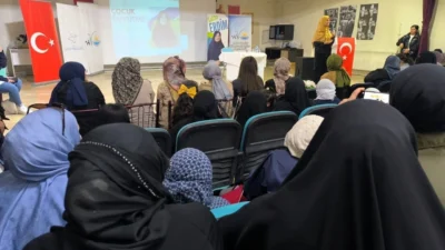 Van Büyükşehir Belediyesi tarafından düzenlenen program kapsamında Eğitimci-Yazar Saliha Erdim,