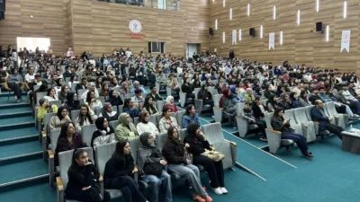 Van’da YKS’ye hazırlanan öğrencilere yönelik Gri Koç Gökhan Müftüoğlu'nun katılımıyla