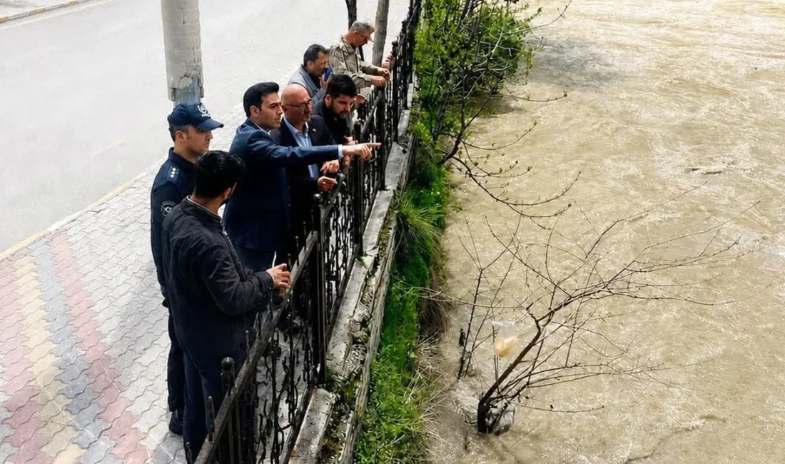 Van’ın Çatak Kaymakamı Kadir Kılıç, kurum amirleri ve Devlet Su