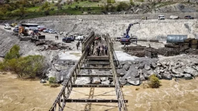 Van ile Hakkâri arasındaki ulaşımı olumsuz etkileyen heyelan ve yol