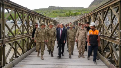 Van- Hakkari karayolunda geçtiğimiz ay meydana gelen heyelanın ardından başlatılan