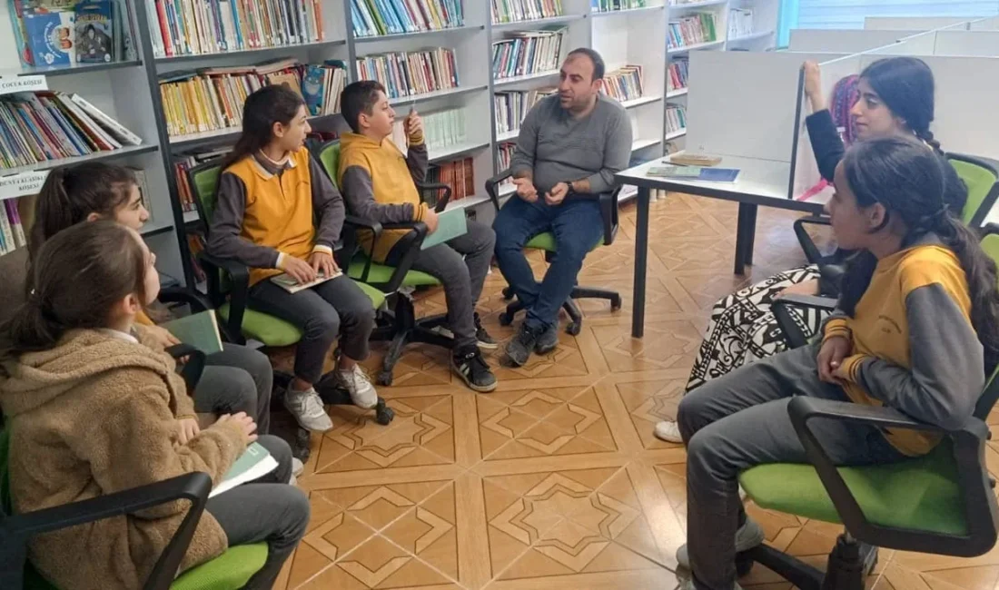 Van’da öğrencilerin okuma alışkanlıklarını geliştirmeyi amaçlayan ‘Okuyorum Yorumluyorum Projesi’ kapsamındaki
