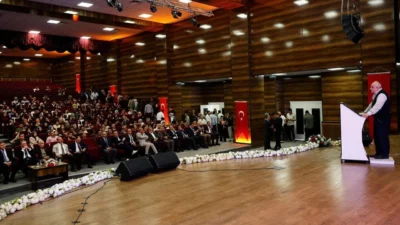 Van Büyükşehir Belediyesi tarafından düzenlenen “İlmi Buluşmalar” programı kapsamında, İstanbul