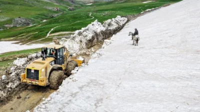 Van’da yaz mevsiminin etkisini göstermeye başladığı günlerde, yüksek rakımlı bölgelerde