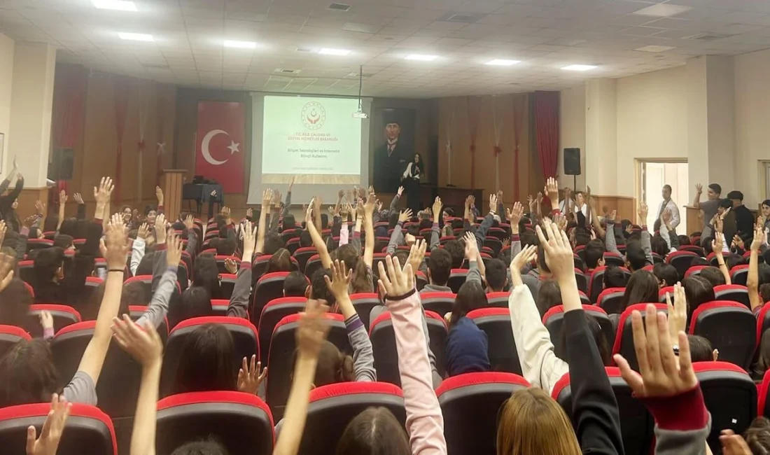 Van’ın İpekyolu ilçesinde lise öğrencilerine yönelik ‘bilinçli medya kullanımı’ semineri