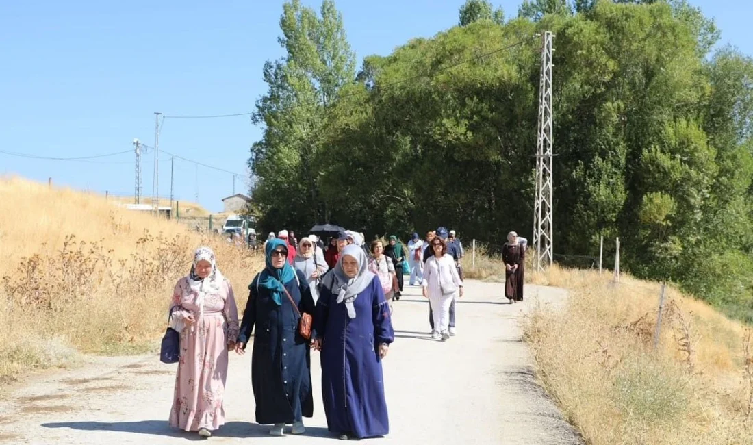 Van’da 60 yaş üstü vatandaşlara yönelik düzenlediği doğa yürüyüşlerinin 6’ncısını