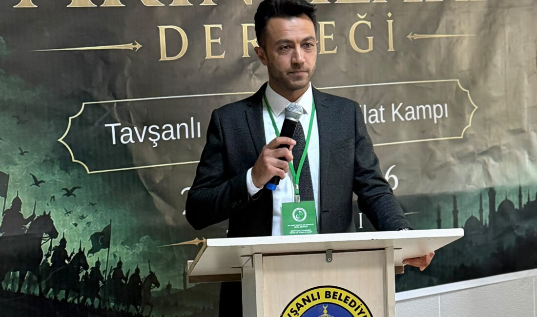 Kütahya’nın Tavşanlı ilçesinde Selamet Akıncıları Derneği tarafından düzenlenen Necip Fazıl