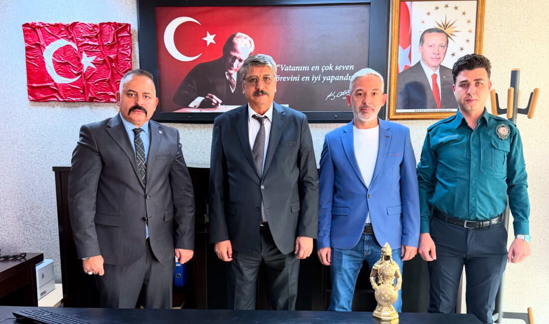 Türk Büro-Sen Van Şube Başkanı Ömer Özgüven ve yönetim kurulu