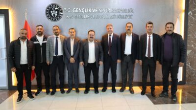 İşitme Engelliler Spor Federasyonu Başkanı Dursun Gözel ve beraberindeki spor