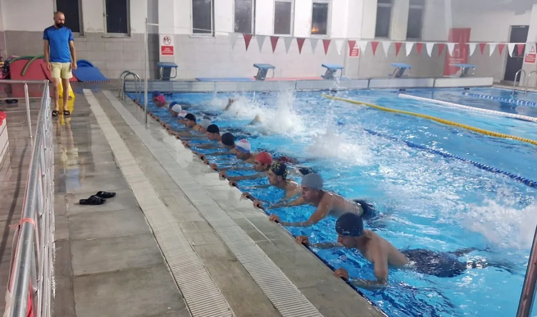 Van’ın Çaldıran ilçesinde, öğrencilerin ve gençlerin yüzme sporuna kazandırılması amacıyla