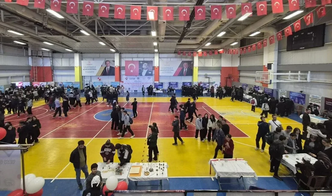 Van’ın Erciş ilçesinde düzenlenen TÜBİTAK Bilim Fuarları kapsamındaki Erciş Bilim