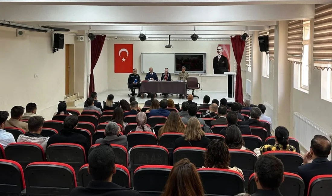 Van’ın Gürpınar ilçesinde Kaymakam Fatma Turhan Keser başkanlığında düzenlenen Okul