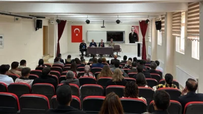 Van’ın Gürpınar ilçesinde Kaymakam Fatma Turhan Keser başkanlığında düzenlenen Okul
