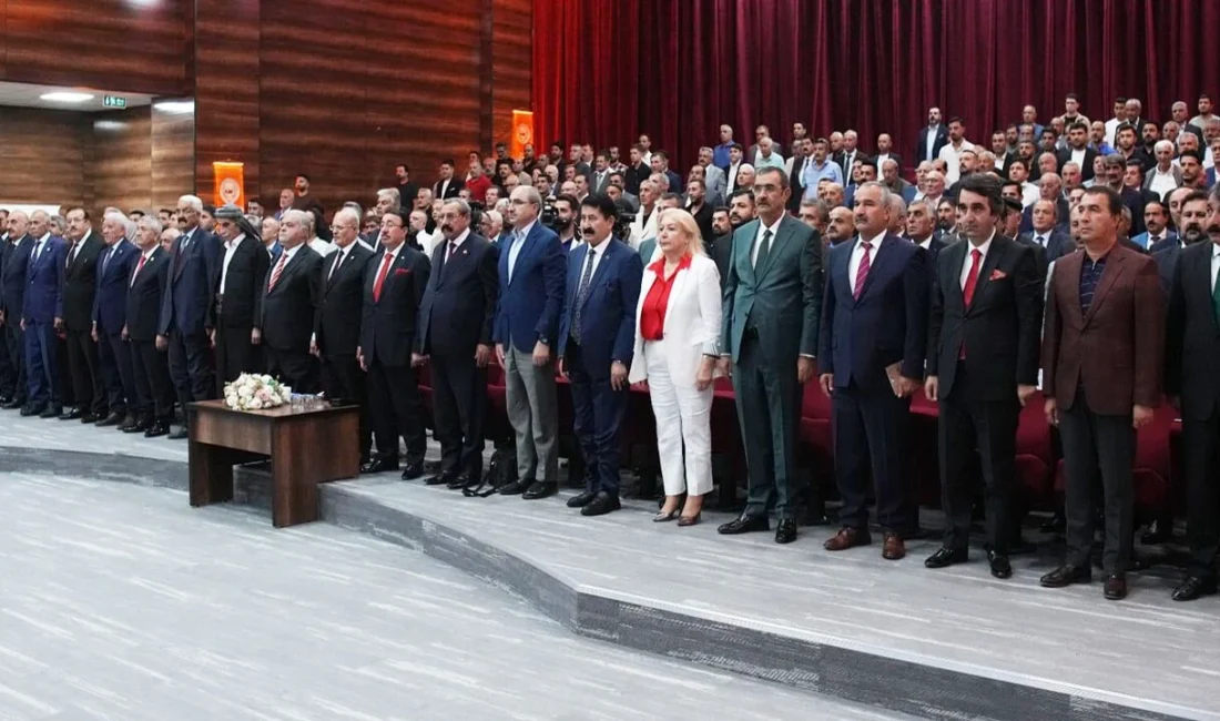 Kadim Aşiretler Federasyonu Genel Başkanı Rasim Aslan, Van’da düzenlenen ‘Kadim