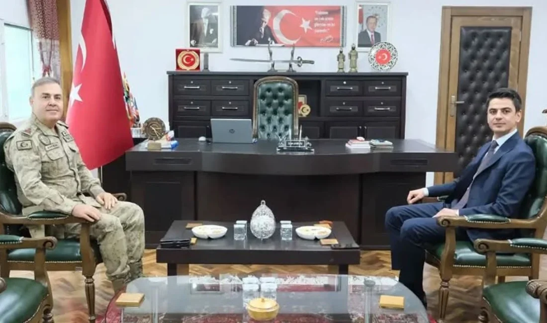 Van İl Jandarma Komutanı Tuğgeneral Mücahit Avkıran, Bahçesaray Kaymakamı Salih