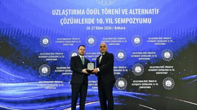 Adalet Bakanı Akın Gürlek tarafından takdim edilen ödül, Van Cumhuriyet