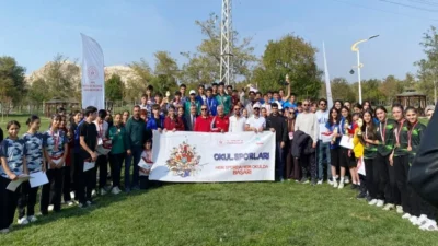 Van Spor Lisesi dört kategoride il birincisi olurken, Kinyas Kartal