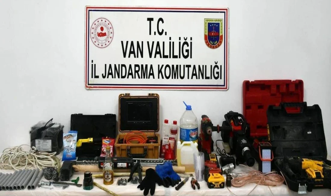 Van’ın Gürpınar ilçesinde define bulmak amacıyla kaya mezarında kaçak kazı
