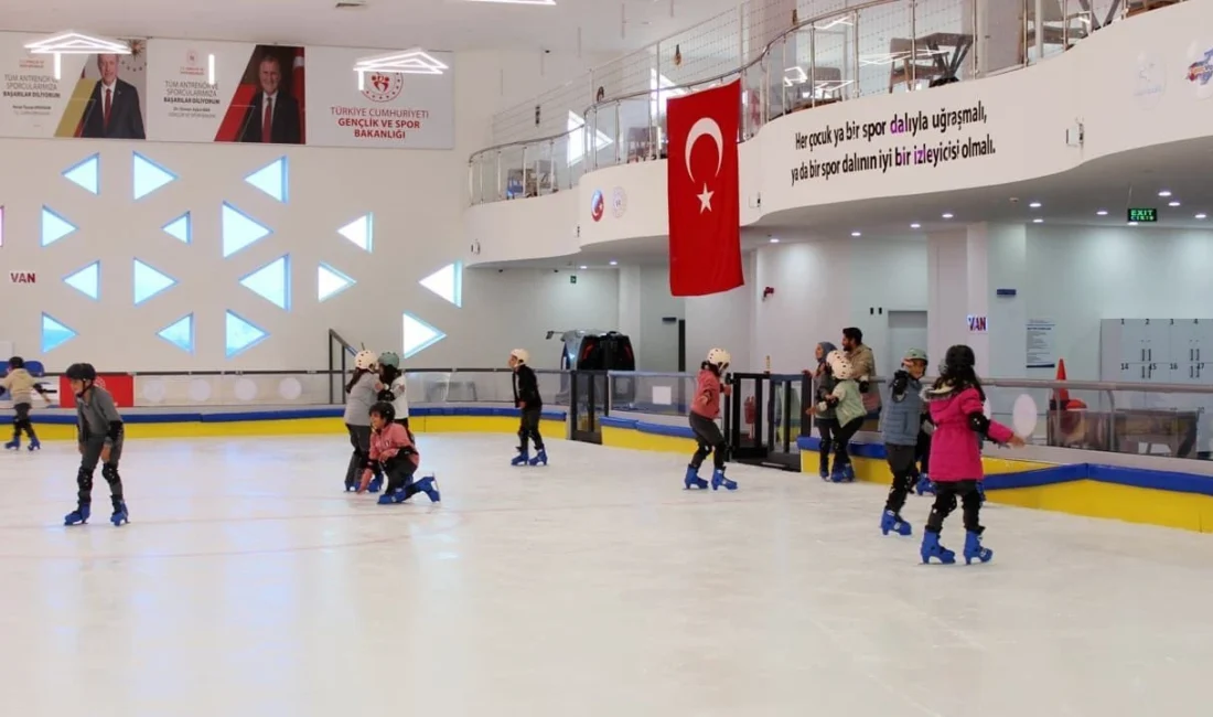 Van’ın Edremit ilçesinde yürütülen ‘Buzda Bir Hayal, Yüzlerde Bin Gülümseme’