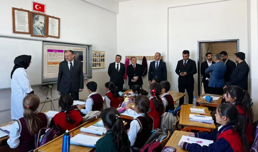 Van İl Millî Eğitim Müdürü Bilal Yılmaz Çandıroğlu, Çaldıran’da okulları